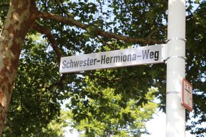 Ehre für Ordensschwester: Schwester-Hermiona Weg in Roden eingeweiht