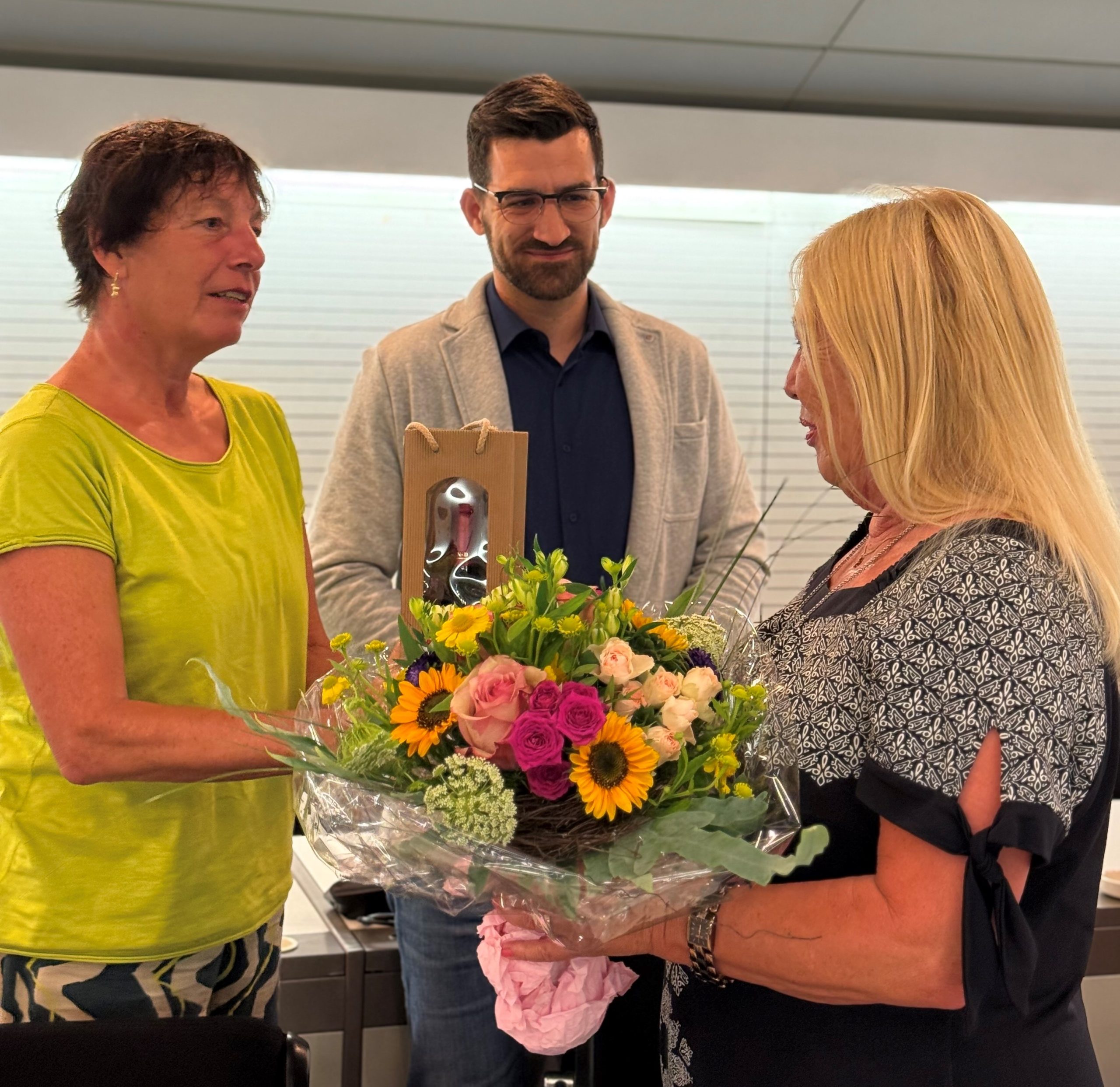 Sigrid Gehl, Bürgermeister Carsten Quirin und Silvia Rolshausen
