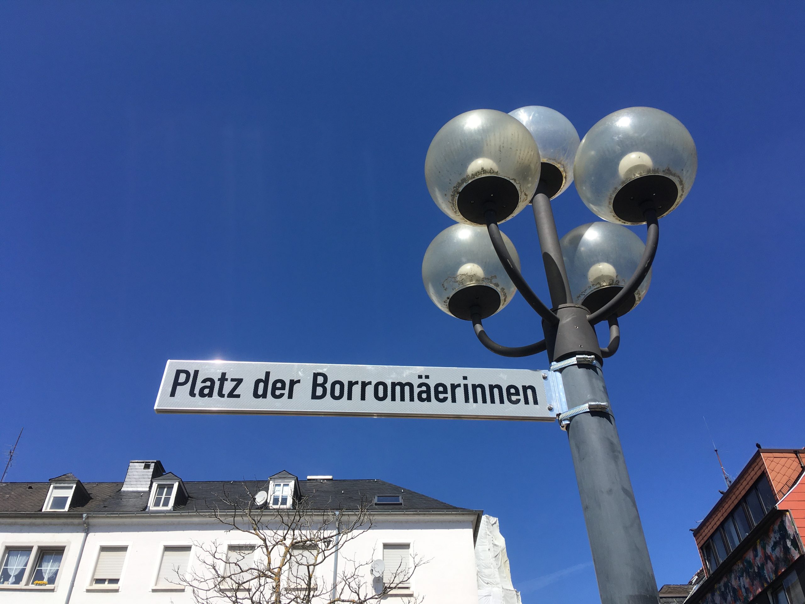 „Auf den Spuren der Frauen – Lebensgeschichten aus Saarlouis“, das ist der Titel der Alternativen Frauenführung, die am Samstag, 6. September 2025 um 16.00 Uhr stattfindet. Aktivistinnen und Feministinnen spielten in der Geschichte der Europastadt Saarlouis und ihrer Stadtteile in den vergangenen Jahrhunderten in vielfältiger Art und Weise eine wesentliche Rolle. Ob in Politik, gesellschaftlichem […]