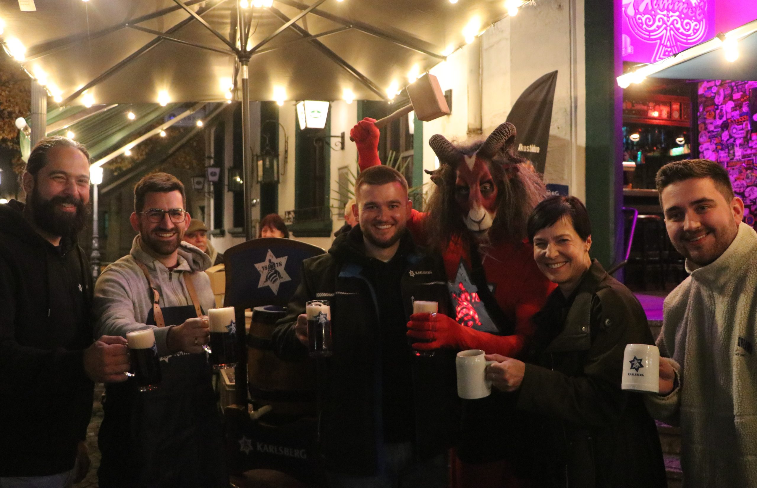 Fassbieranstich zur Karlsberg-Bocknacht in der Saarlouiser Altstadt