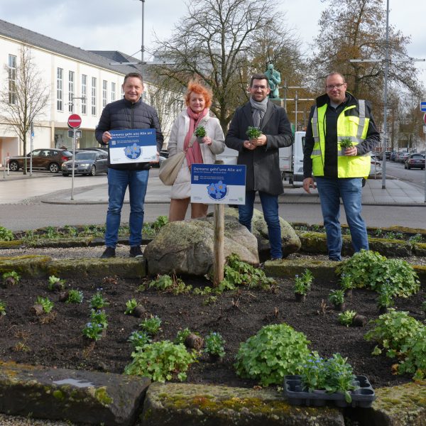 Vergissmeinnicht-Aktion als Zeichen gegen das Vergessen