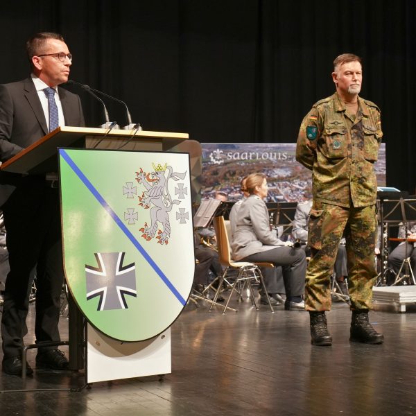 Abschied nach 42 Dienstjahren – Oberst Uwe Staab aus dem Amt verabschiedet