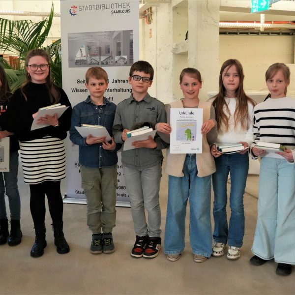 Pauline Menniger gewinnt Regionalentscheid des Lesedino-Vorlesewettbewerbs