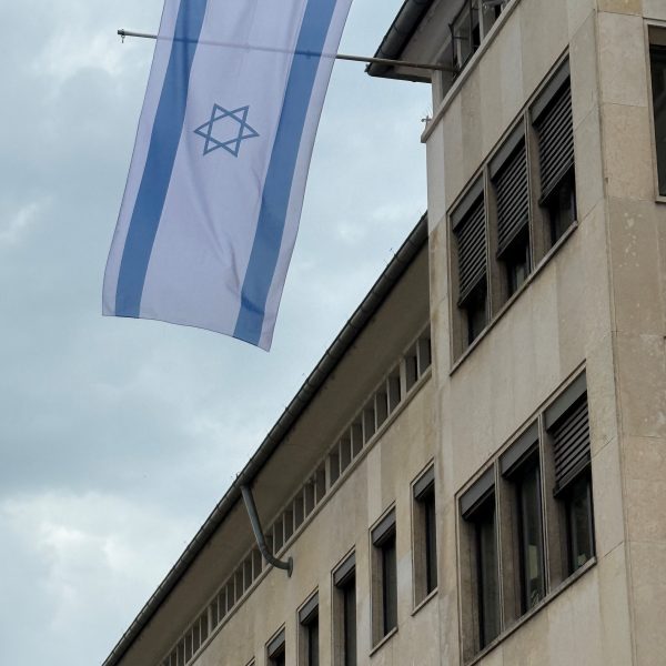 Saarlouis erinnert an die Staatsgründung Israels: Zum Jom haAtzmaut hisst die Europastadt die israelische Flagge