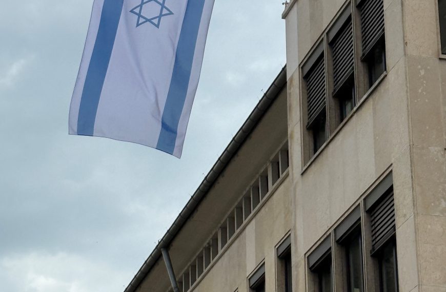 Saarlouis erinnert an die Staatsgründung Israels: Zum Jom haAtzmaut hisst die Europastadt die israelische Flagge