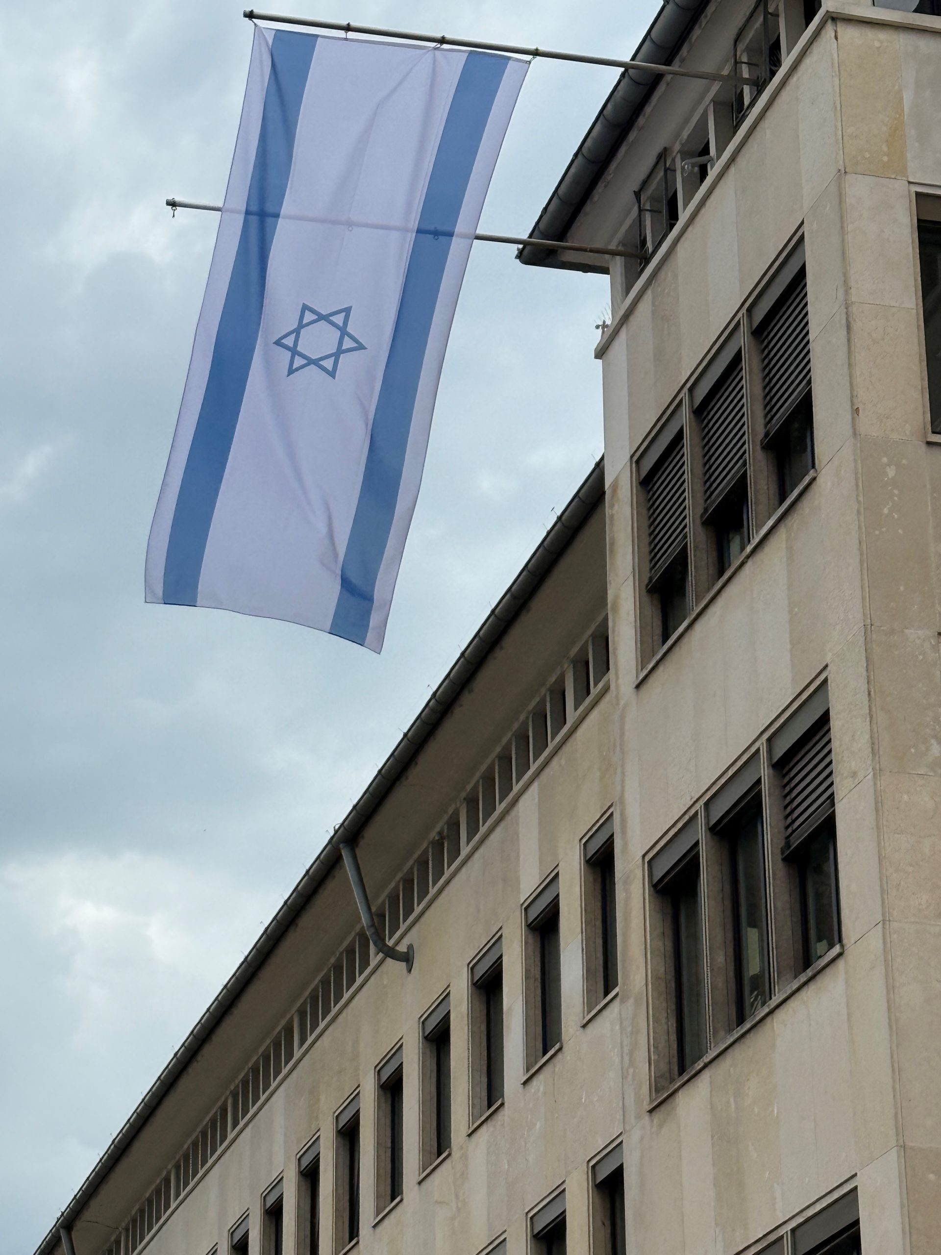 Saarlouis erinnert an die Staatsgründung Israels: Zum Jom haAtzmaut hisst die Europastadt die israelische Flagge