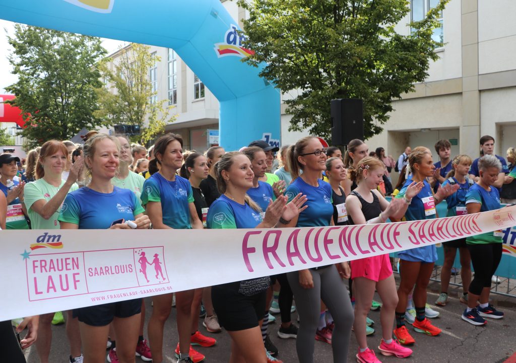 dm-Frauenlauf 2026: Sechs Kilometer Frauenpower in Saarlouis
